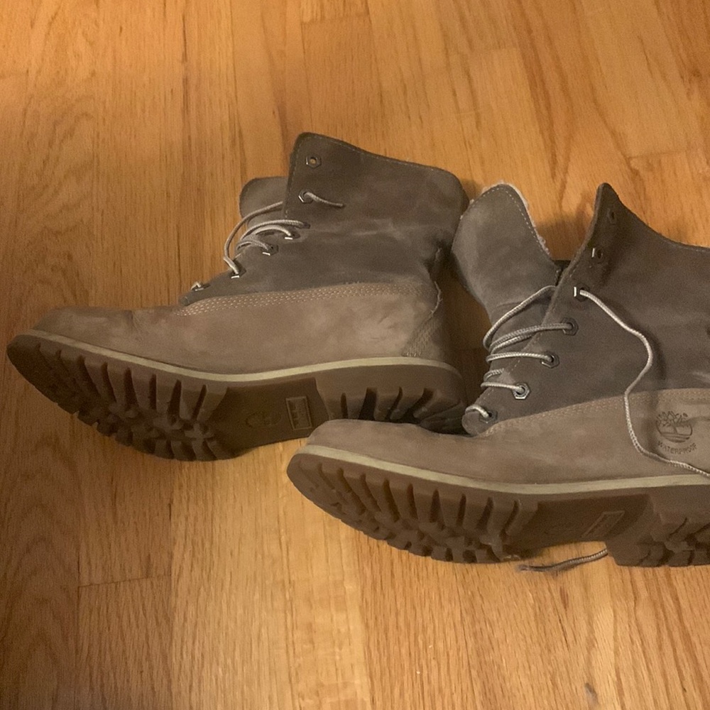 Timberland boots 8.5 beige price drop again $45!